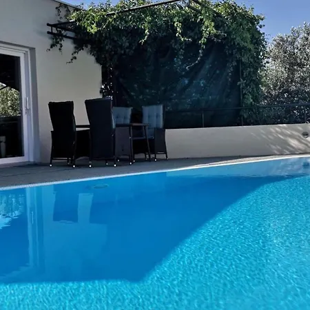 Apartamento With Private Pool - Klarisa